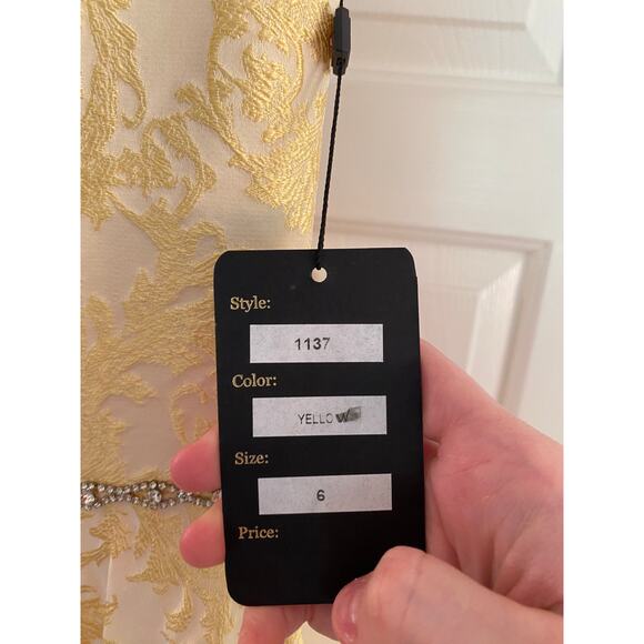 NWT Lucci Lu 1137, 6, Yellow Jacquard lace up Ballgown - Picture 7 of 8